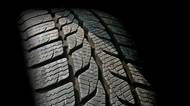 Nebezpečné šetření! Jezdit na zimních pneumatikách v létě je horší než na letních v zimě
