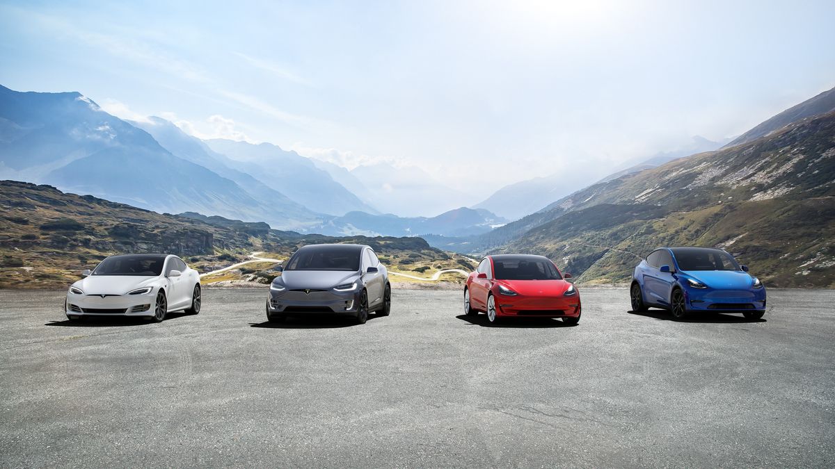 Tesla slaví 20 let: Čím změnila automobilový průmysl a jaké průšvihy má na krku