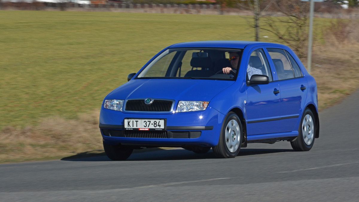 Hledáme nejlevnější mobilitu do 50 000 Kč! Co všechno se dá koupit? Seženete skútr, motorku i auto. Jen nečekejte zázraky