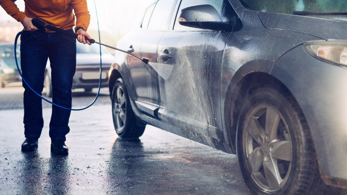 Jak se postarat o auto po zimě: Jen umýt ho nestačí, pozor na rez