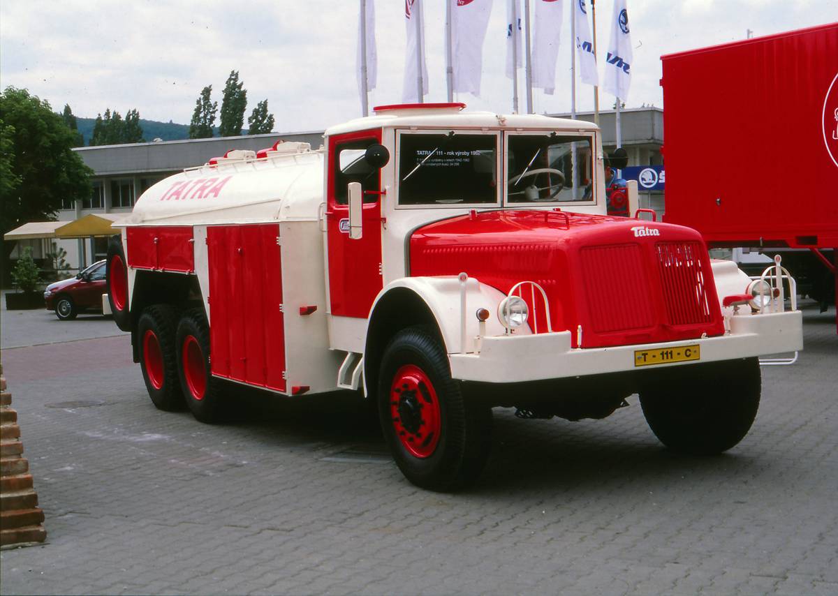 Tatra 111 C, tedy cisterna o objemu sedm tisíc litrů pro přepravu paliv s vlastním čerpadlem Sigma o výkonu 400 litrů za minutu