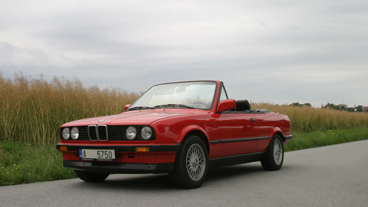 Bmw 320i Cabrio E30 Typicke Bavorske Poteseni Garaz Cz