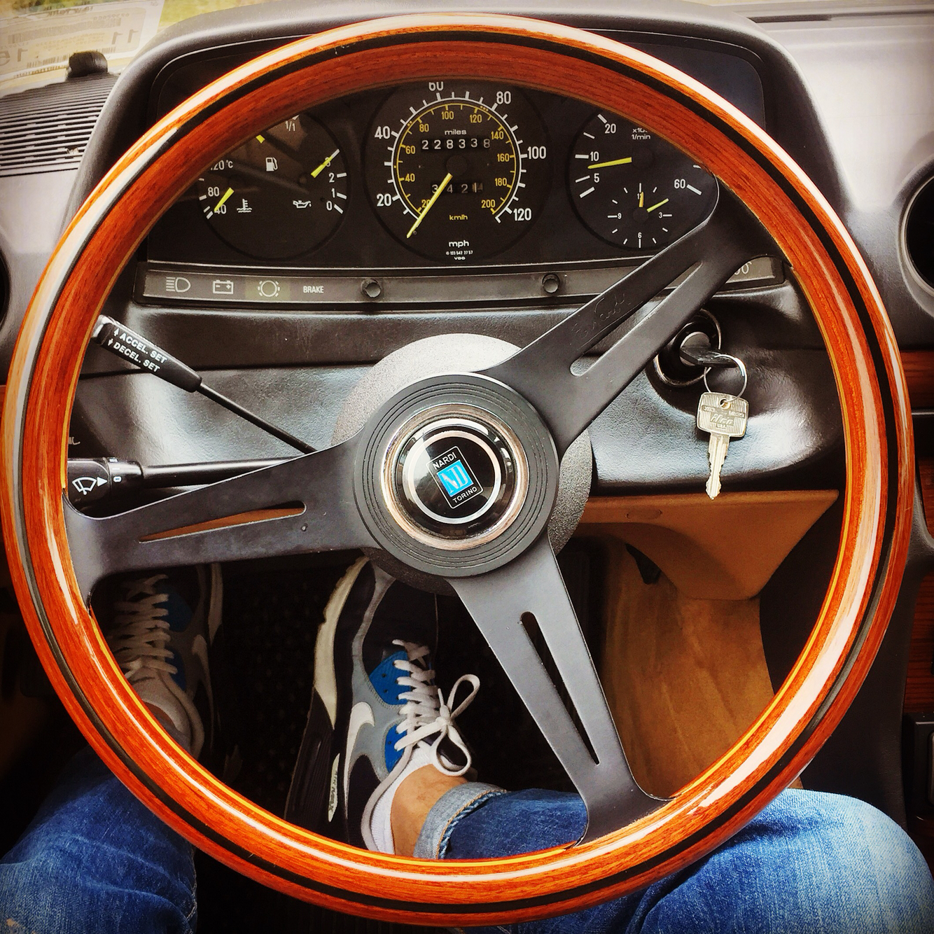 Оригинальные рули. Мерседес 123 руль Нарди. Mercedes w123 Steering Wheel. Nardi Steering Wheel. W123 руль Нарди.