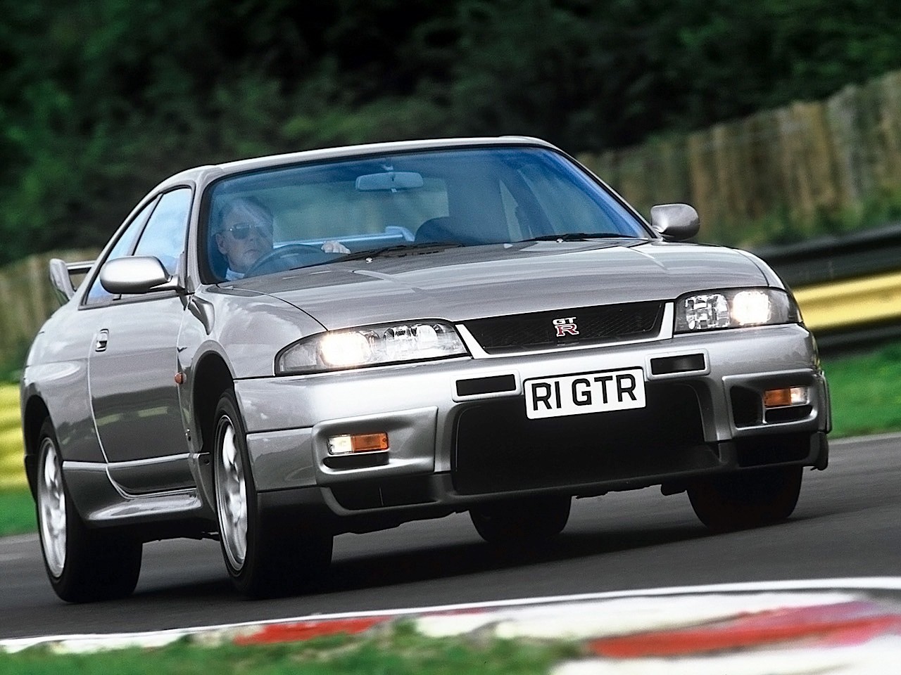 Nissan Skyline Gt R Godzilla Historie Nissan Skyline Gt R Godzilla Historie
