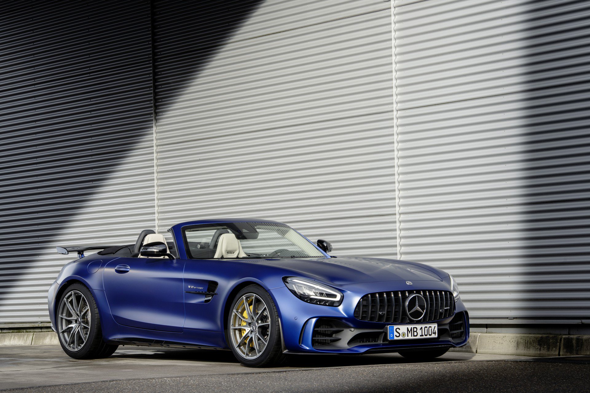Zeneva 2019 Mercedes Amg Gt R Roadster Se Stahovaci Strechou