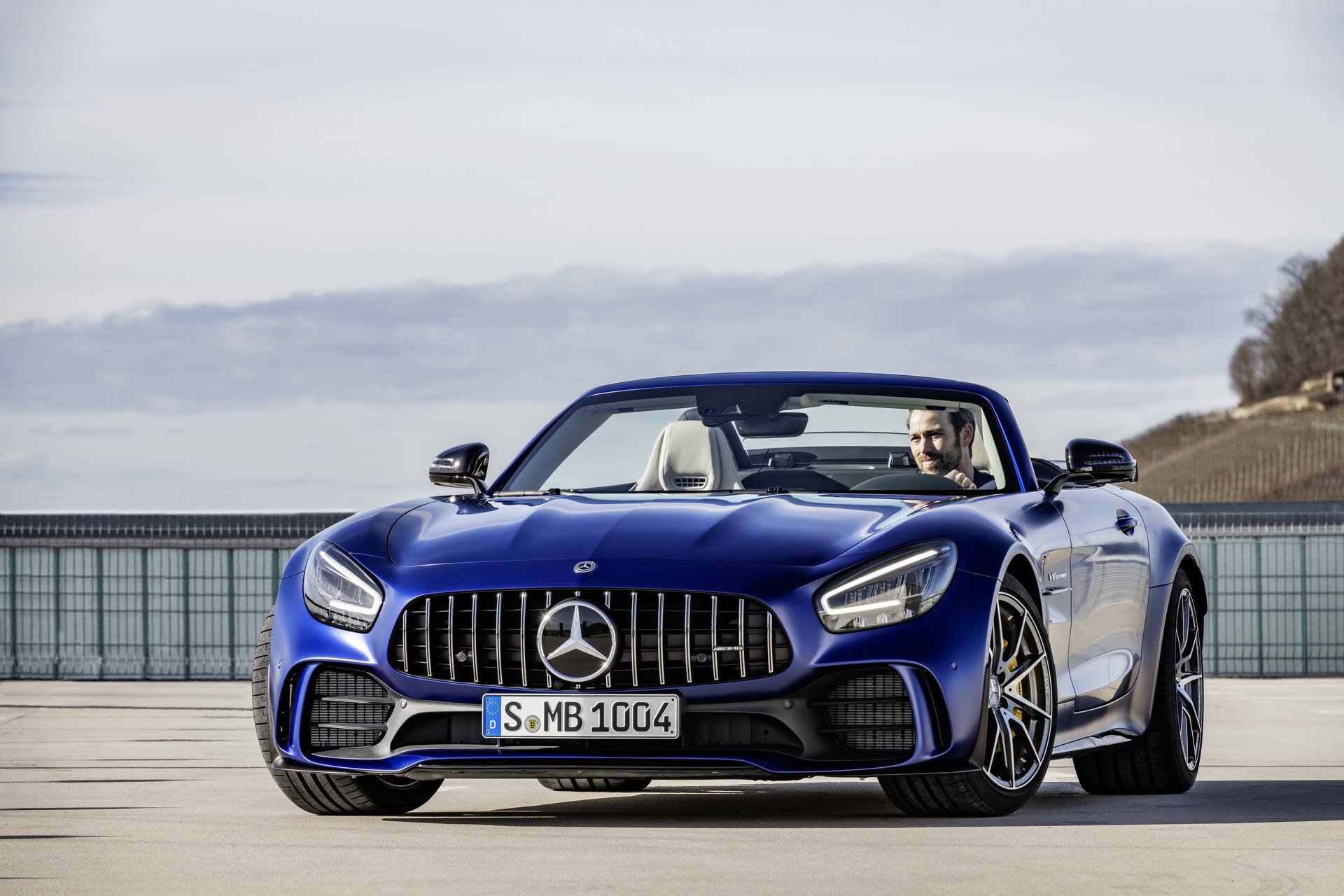 Zeneva 2019 Mercedes Amg Gt R Roadster Se Stahovaci Strechou