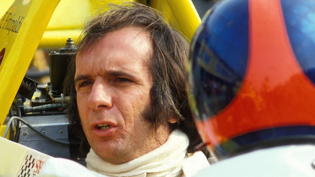 Jezdíš jako Fittipaldi! Dvakrát zkrachoval, přežil pád letadla, je jeden z nejlepších jezdců Formule 1 a slaví 79