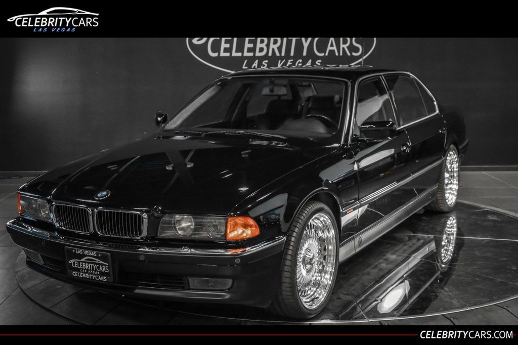 BMW 750iL po Tupacovi