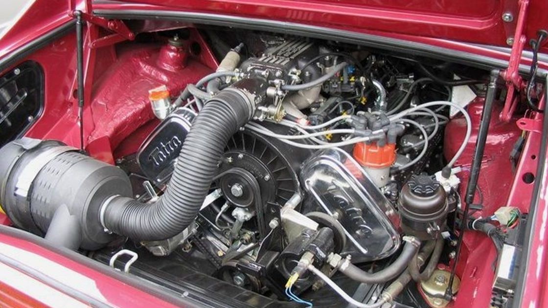 V roce 1996 u nás vznikl sedan s osmiválcem a výkonem přes 400 koní, který dal stovku za 5 sekund. Jeho příběh fascinuje dodnes