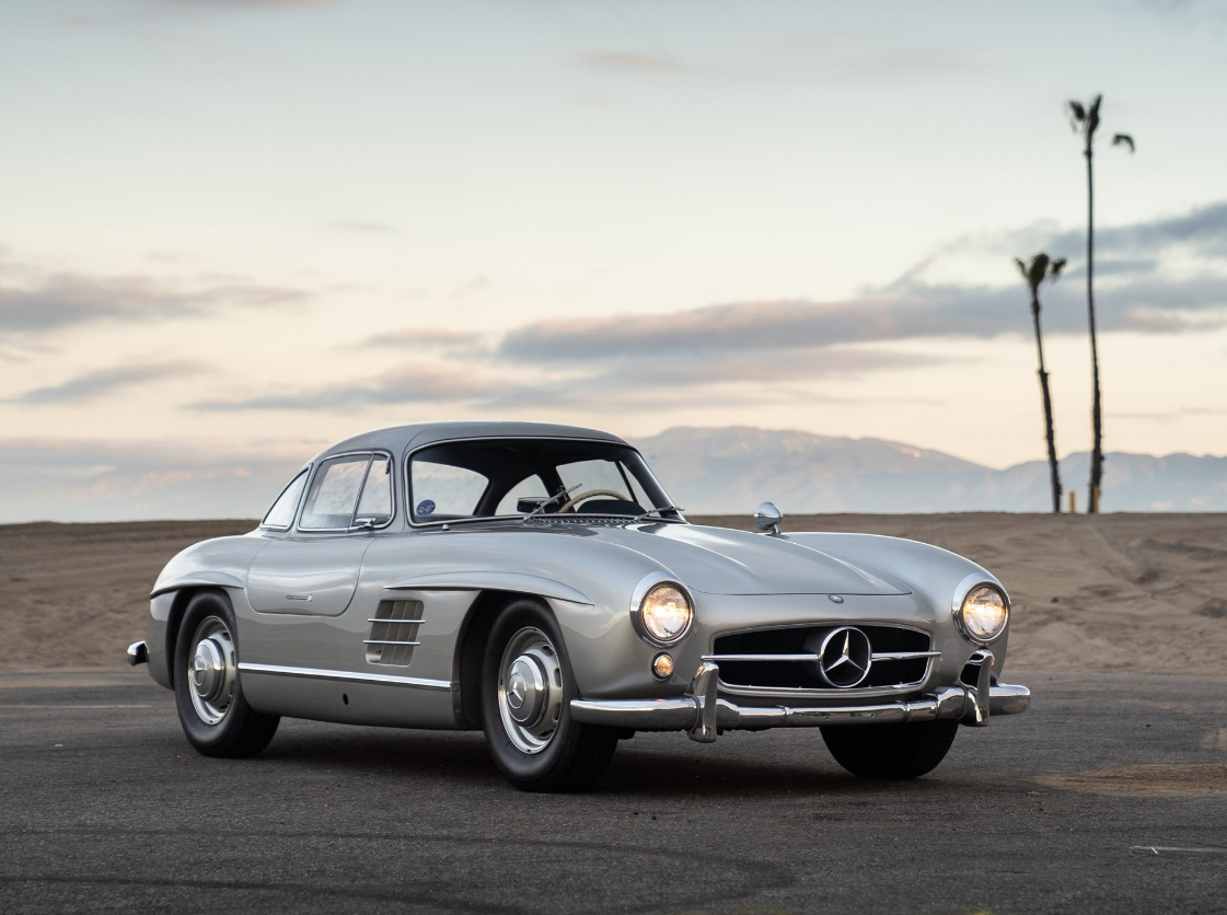 Mercedes 300 Sl Po Zpevakovi Z Maroon 5 V Aukci