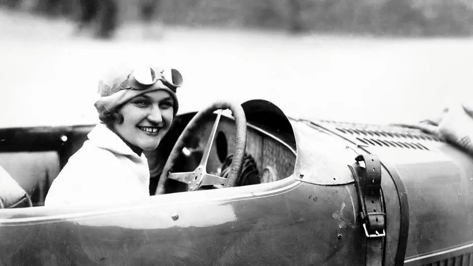 Eliska Junkova Krehka Zavodnice S Velkym Srdcem Garaz Cz