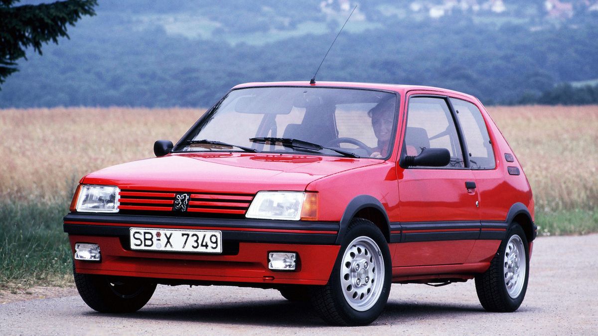 Peugeot 205 slaví čtyřicítku, vzpomínám na něj hlavně díky praštěnému GTI