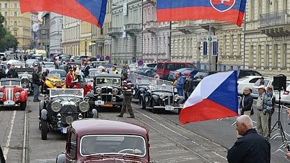 Závod 1000 mil československých je v cíli! Parádní ročník ovládla Tatra 57 Sport Cabrio