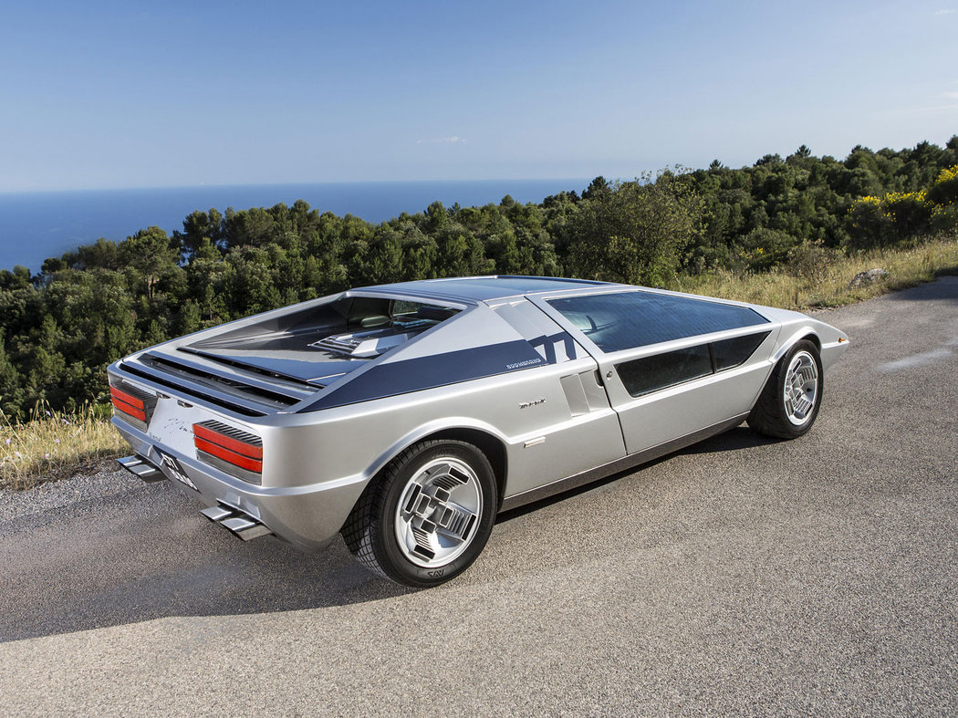 Maserati-Boomerang-koncept.jpeg
