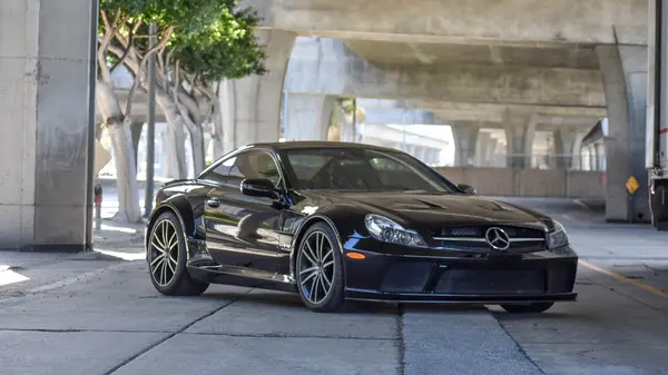 Do Aukce Miri Zajimave Fordy Mustang Dodge Viper Nebo Challenger