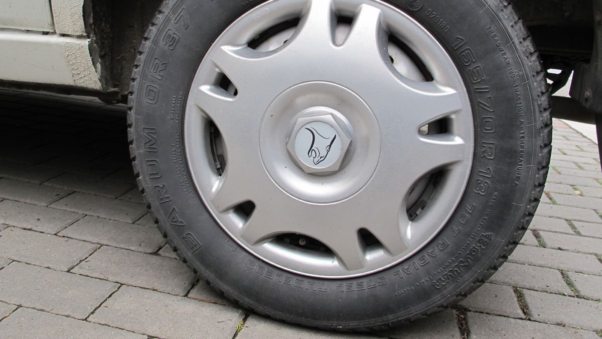 Pneumatiky: Vyměnit, nebo vyhodit? Víme, jak poznáte jejich konec i co riskujete