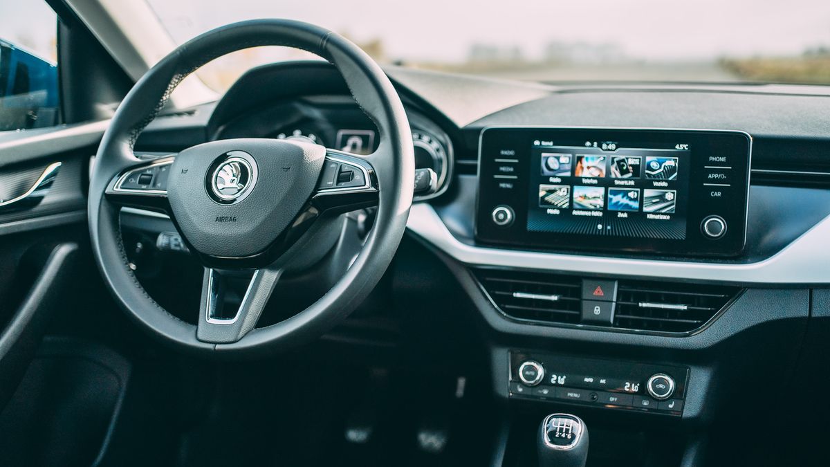 Která auta v Německu propadla při STK: Výsledek si za rámeček nedají ani dvě škodovky, největší propadák je Tesla