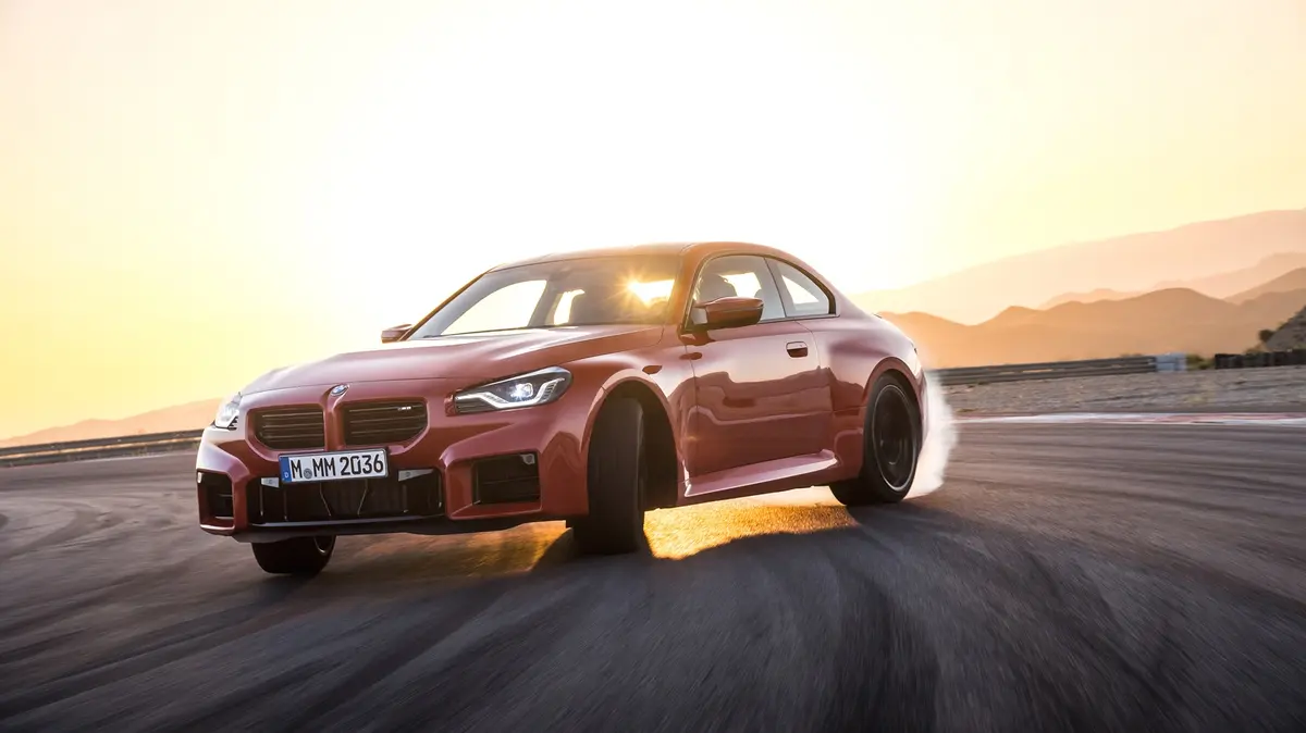 Six cylinders with manual in the driver’s rear seat.  The new BMW M2 is finally introduced and aimed at fans