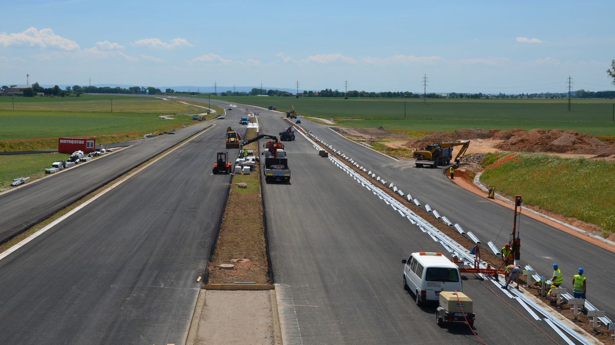 Rekordní výstavba silnic v ČR pokračuje, stále však chybí 650 km dálnic