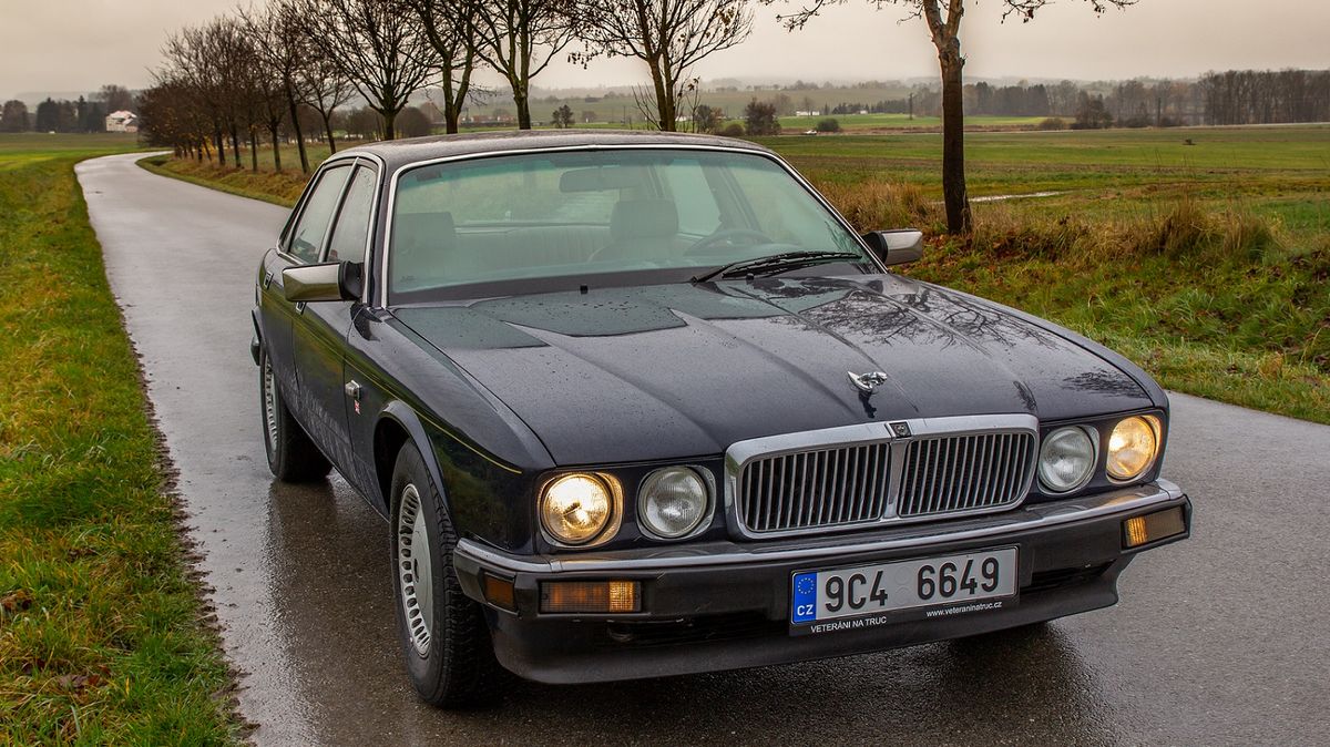 Měl být nejmodernějším autem své doby, Jaguar XJ40 však německou konkurenci nedohnal