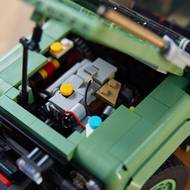LEGO Land Rover Classic Defender 90.