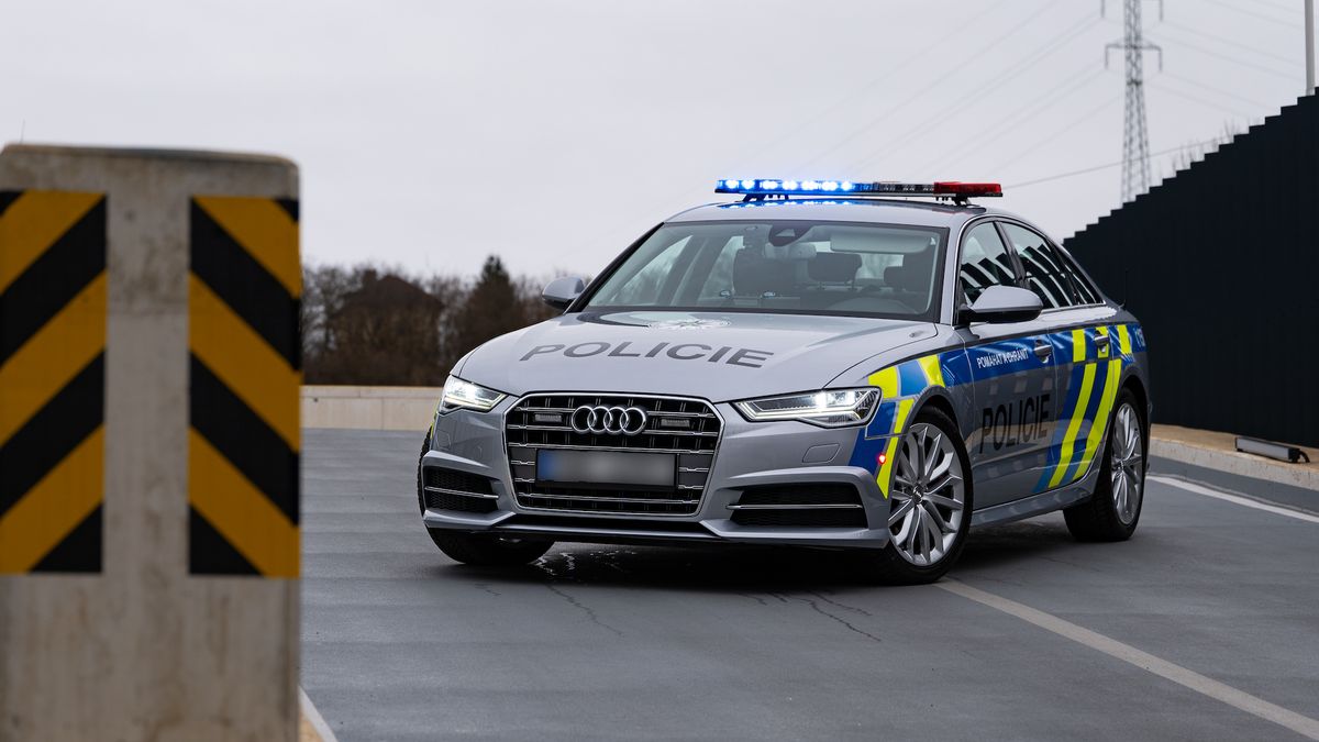 Policejní útvar, který asi neznáte: Ochranná služba má k dispozici spoustu zajímavých aut, od nenápadných škodovek po luxusní limuzíny