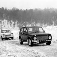 Dvojice prototypů 2E2121 během testování.