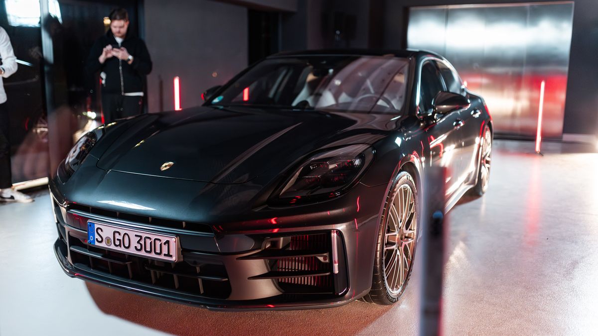 Nové Porsche Panamera dorazilo do Česka. Láká hlavně na podvozek, který umí tancovat. Doslova