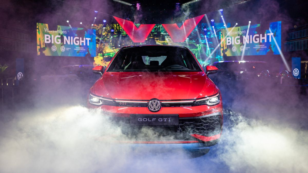 Nový VW Golf GTI se poprvé ukázal v Praze! Na velkolepé akci ho doplnil i nejstarší sourozenec