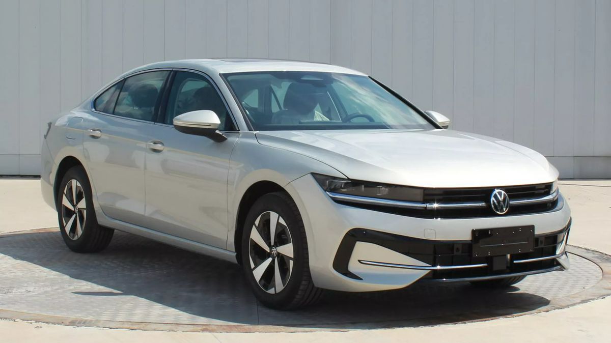 Volkswagen Passat sedan nakonec existuje, dostal však jiné jméno. Kromě toho zaujme jedním technologickým prvenstvím