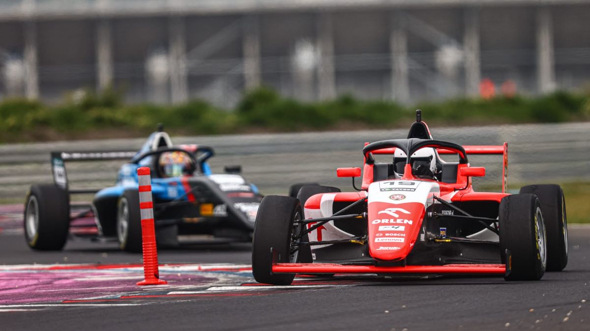 Juniorka českého týmu Janík Motorsport zažila ostrou premiéru. Mladým nadějím se dařilo