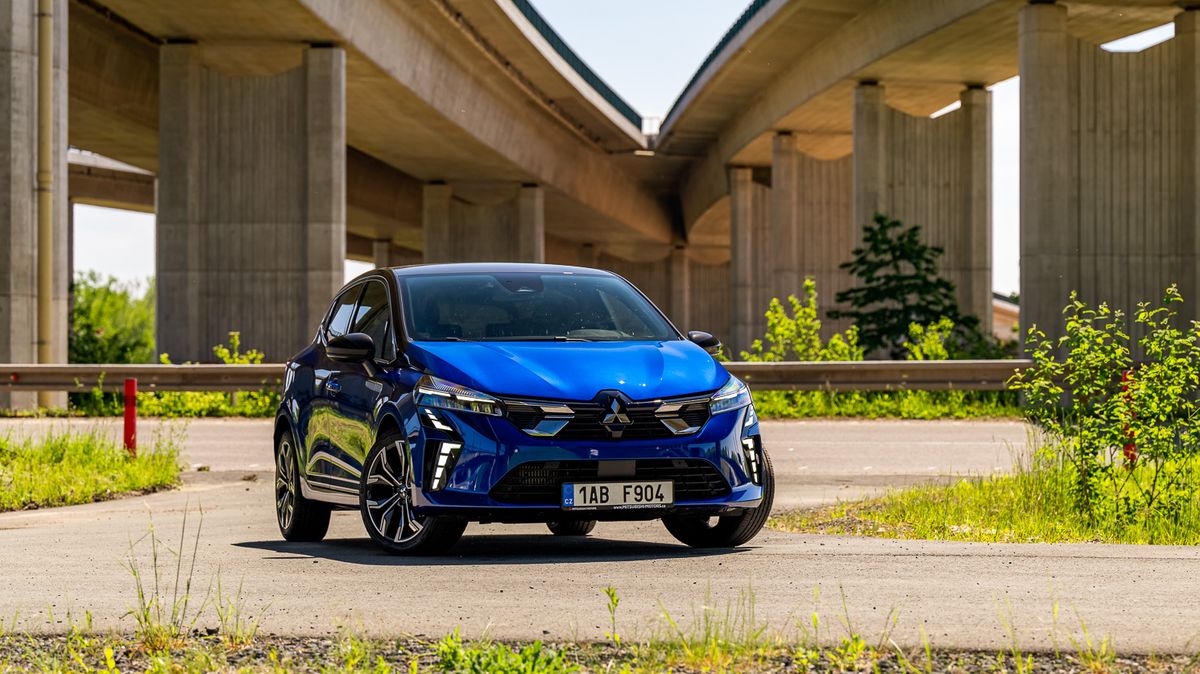 Sňatek z rozumu jako cesta k normálnímu autu. Mitsubishi Colt je převlečený Renault Clio, ovšem vadí to?