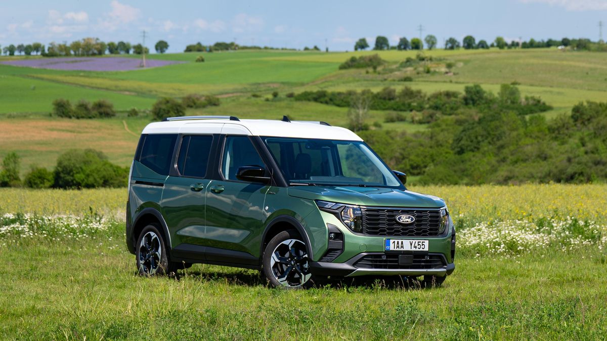 Že už neexistují malá a praktická rodinná MPV? Je tady stylovka Ford Tourneo Courier Active. Škoda několika přešlapů