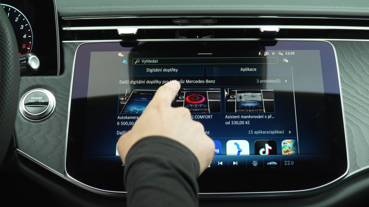 Výbava v autě dokoupená přes displej. Mercedes ukazuje, jak si automobilky představují podnikání v dohledné budoucnosti