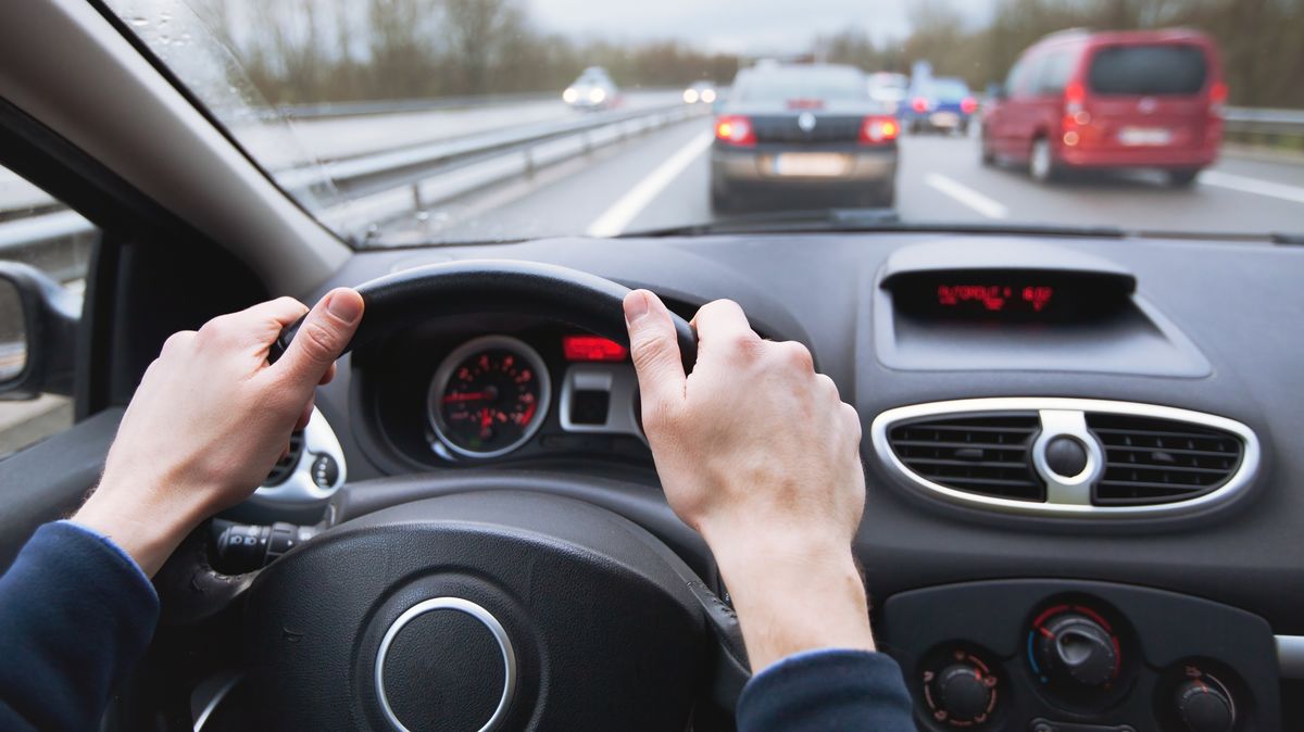 S touto aplikací v telefonu ušetří řidiči i několik tisíc ročně. Stačí jezdit zodpovědně