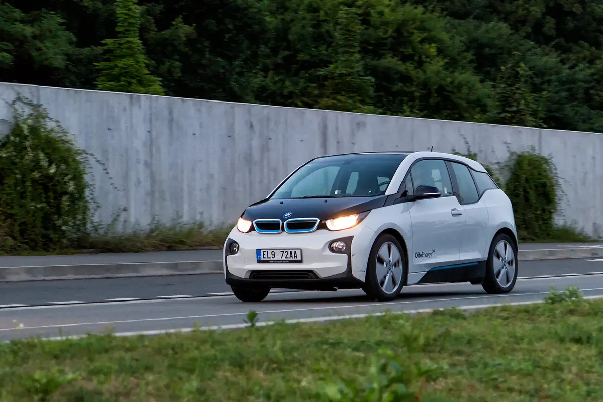 Ojete Bmw I3 Rex Laka Na Jistotu Dojezdu Ale Zatajuje Drahe Opravy