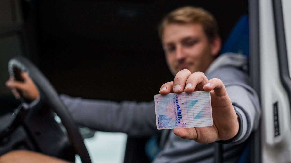 Co všechno (ne)smíte legálně řídit s řidičákem skupiny B a jeho rozšířeními?