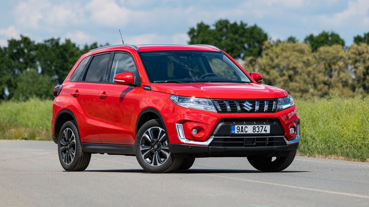 Čím více výbavy, tím vyšší sleva. Suzuki zlevňuje svá oblíbená SUV, ušetříte skoro 50 000 Kč