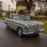Mercedes-Benz 200 W110
