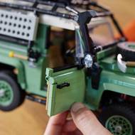 LEGO Land Rover Classic Defender 90.