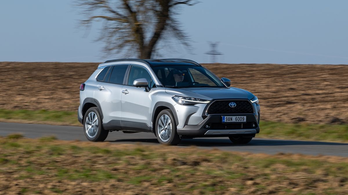 Stylově a úsporně: Toyota Corolla Cross exceluje ve městě, na dálnici se trápí