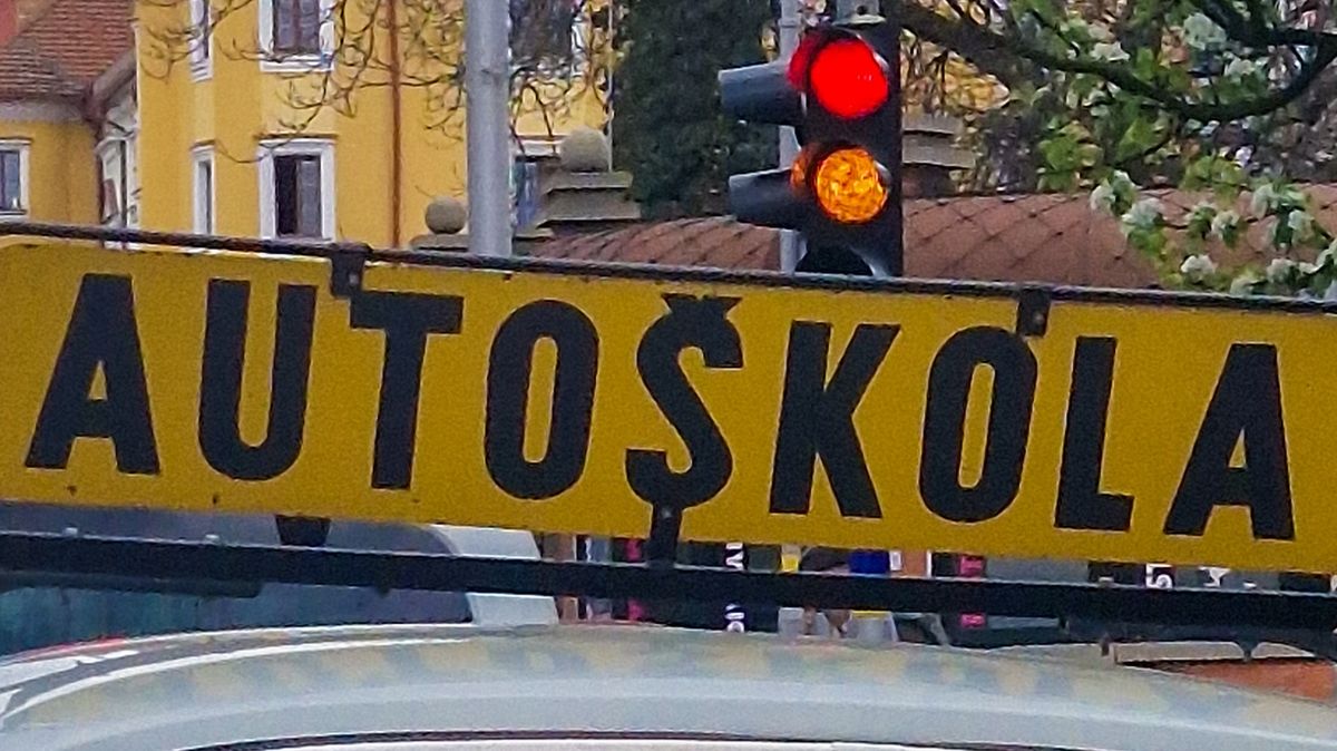 Retro z autoškoly: Jaké byly testové otázky na řidičák skupiny B na začátku devadesátek? Vyzkoušejte si to!