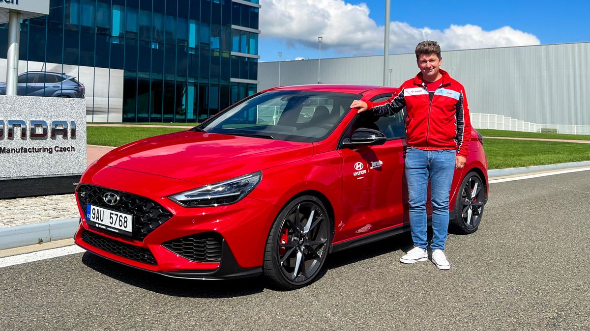 Vašek Janík vyměnil závodní overal za montérky. V Nošovicích si postavil vlastní hot-hatch Hyundai i30 N