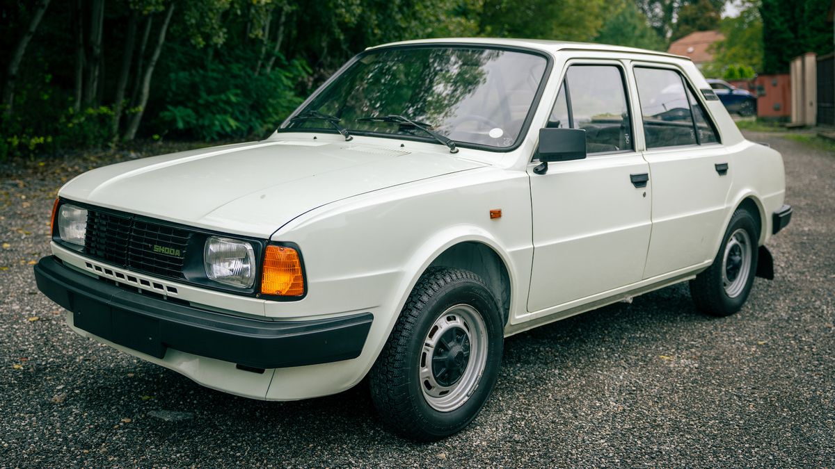 Na prodej bude zánovní Škoda 105 S z roku 1985! Vypadá, jako by právě vyjela z Mototechny, najela jen 840 km. Cena bude závratná
