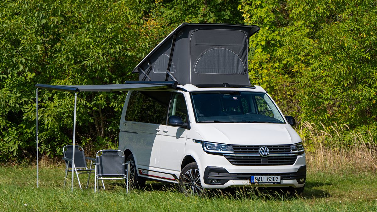 Rodinný přepravník, o víkendu obytňák: VW California 6.1 Ocean je pozoruhodný všeuměl. Teď se stotisícovými slevami