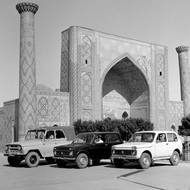 Prototypy VAZ-3E2121 společně s UAZem-469.