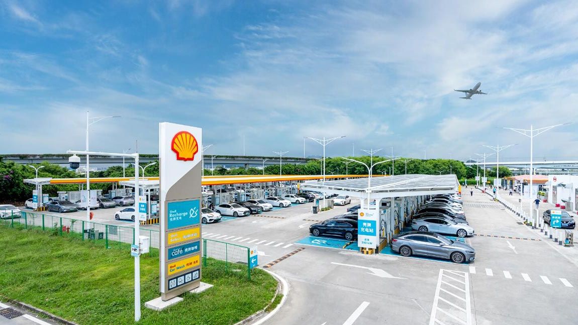 Shell otevřel největší dobíjecí stanici na světě, má 258 dobíjecích bodů. Kde jinde než v Číně…