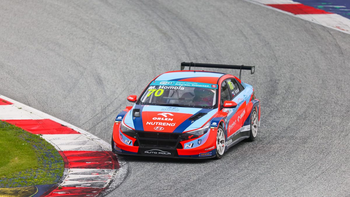 Mrkněte na onboard rychlého kola s Hyundaien Elantra N TCR z Red Bull Ringu. Je to fičák!
