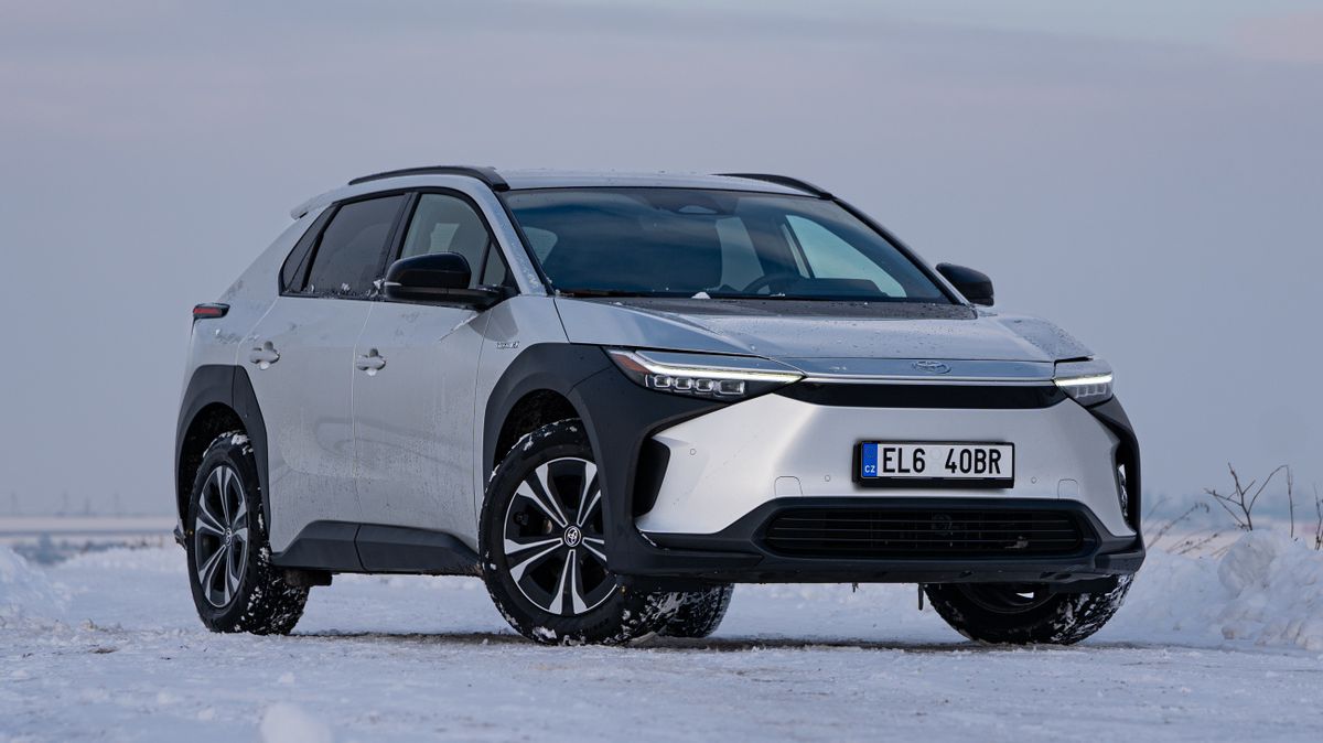 Elektrická Toyota bZ4X je skvělé auto s jednou jedinou chybou. Dost zásadní chybou