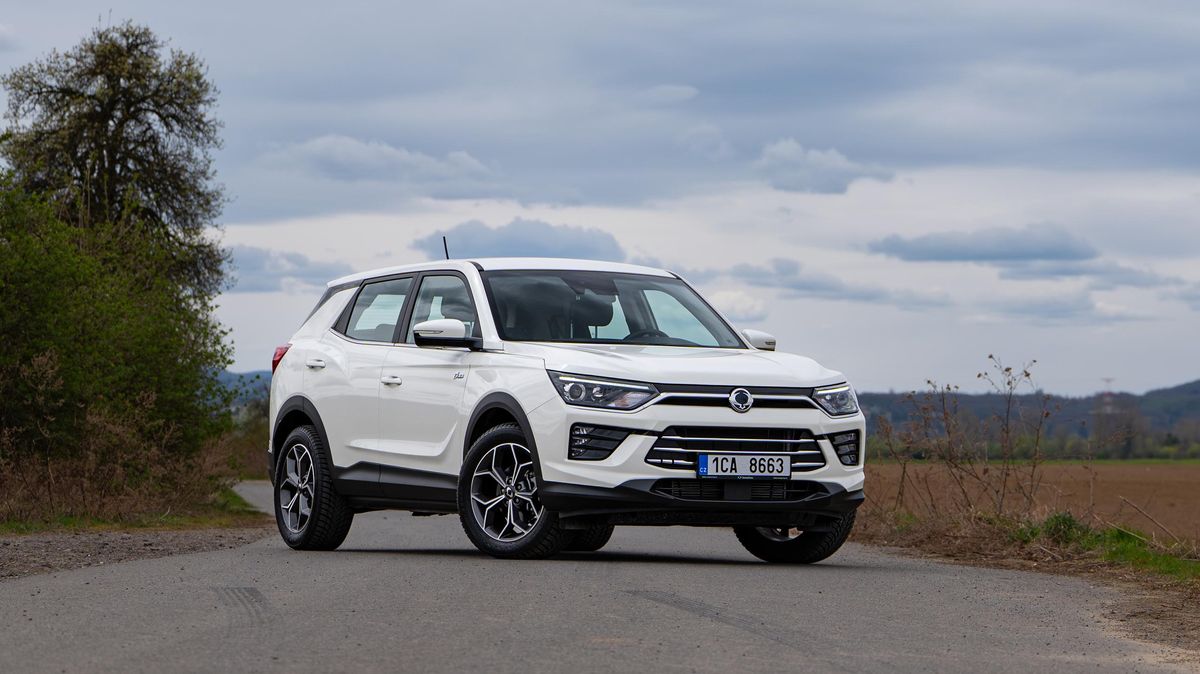 Mistr v poměru cena/výkon. SsangYong Korando je i v základu fajn auto, navíc umí čtyřkolku s manuální převodovkou